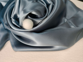 Compre tela de seda azul claro de grado 6A para ropa de seda para fábrica al por mayor
