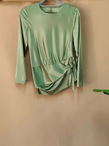 Blusa de seda verde oliva con estampado personalizado con cinturón frontal para trabajar al por mayor